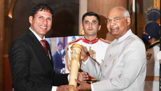 Javelin thrower Devendra Jhajharia receives Padma Bhushan award, becomes first para-athlete to do so Javelin thrower Devendra Jhajharia receives Padma Bhushan award, becomes first para-athlete to do so