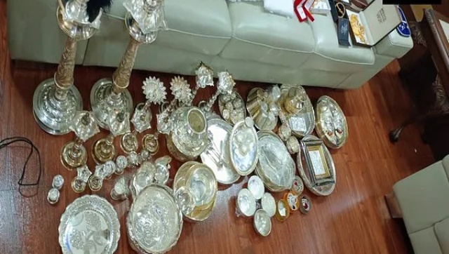 Gold, silver, diamonds recovered in Bengaluru ACB raid from residence of businessman Gold, silver, diamonds recovered in Bengaluru ACB raid from residence of businessman