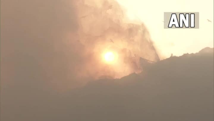 Delhi: Massive fire breaks out at Ghazipur landfill site; govt seeks report