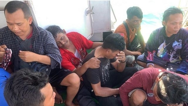 Kapal yang membawa para migran tenggelam di lepas pantai Indonesia;  Dua meninggal dan 26 hilang