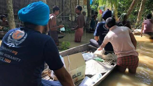 Khalsa Aid members came for the help of Kerala flood victims in 2018. Image courtesy: News18