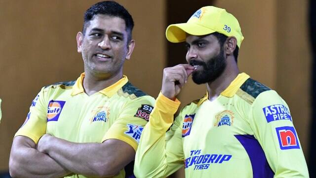 MS Dhoni has handed over CSK captaincy to Ravindra Jadeja. Image: Sportzpics