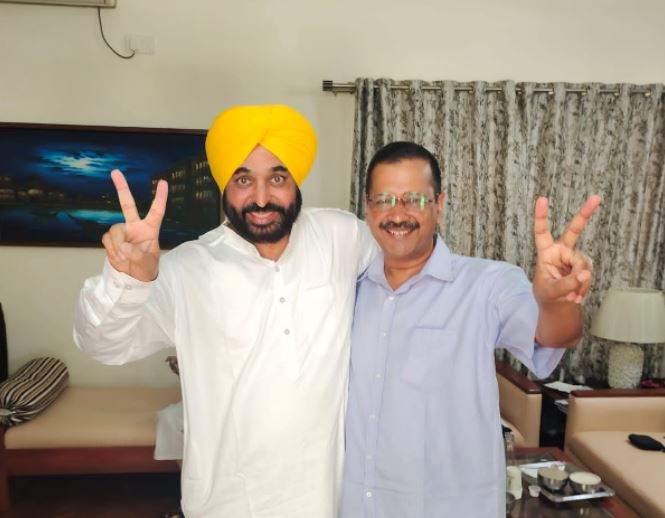 Day after historic Punjab poll win, AAP CM face Bhagwant Mann meets Kejriwal in Delhi Day after historic Punjab poll win, AAP CM face Bhagwant Mann meets Kejriwal in Delhi