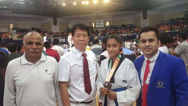 Sadia Tariq with her coaches. Image credit: Sadia Tariq