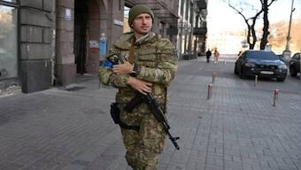 Roger Federer's Ukrainian conqueror Sergiy Stakhovsky swaps racquet for Kalashnikov rifle