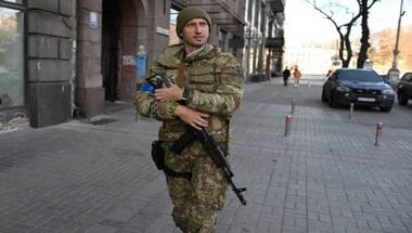 Roger Federer's Ukrainian conqueror Sergiy Stakhovsky swaps racquet for Kalashnikov rifle