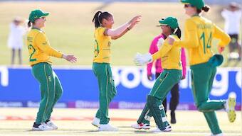 Women's Cricket World Cup 2022: South Africa hold nerve to seal last-over win against Pakistan