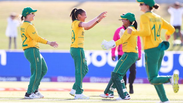 Women's Cricket World Cup 2022: South Africa hold nerve to seal last-over win against Pakistan Women's Cricket World Cup 2022: South Africa hold nerve to seal last-over win against Pakistan