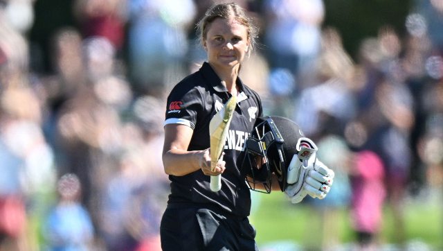 Women's Cricket World Cup 2022: Bates' 12th ton, Rowe's five-for power New Zealand to 71-run win over Pakistan Women's Cricket World Cup 2022: Bates' 12th ton, Rowe's five-for power New Zealand to 71-run win over Pakistan