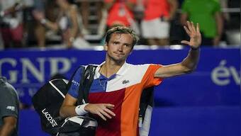 Ukraine conflict: Is banning Russian tennis players from Wimbledon the right call?