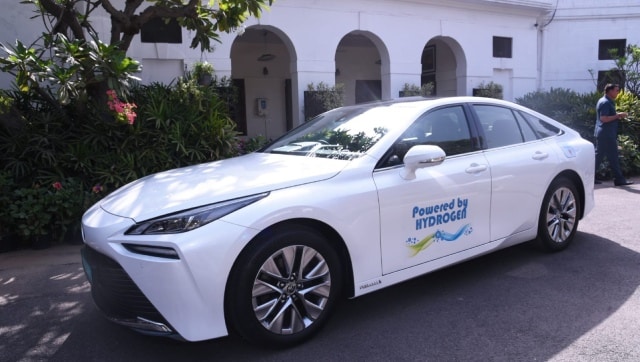 Why is Nitin Gadkari using a hydrogen-powered car as a daily driver?