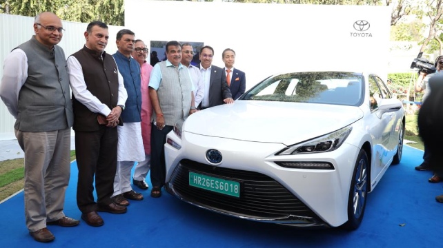 Gadkari launches green hydrogen-based fuel cell electric vehicle Toyota Mirai Gadkari launches green hydrogen-based fuel cell electric vehicle Toyota Mirai