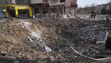 Ukraine crisis: Russia pounds Ukrainian cities as two sides plan more talks today