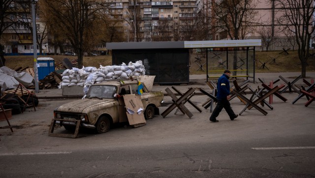 Ukraine crisis: Russian air strike kills nine including two children in Sumy, say rescuers Ukraine crisis: Russian air strike kills nine including two children in Sumy, say rescuers