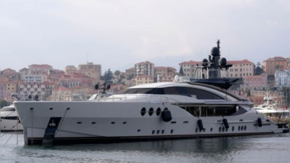 why are russian superyachts being seized