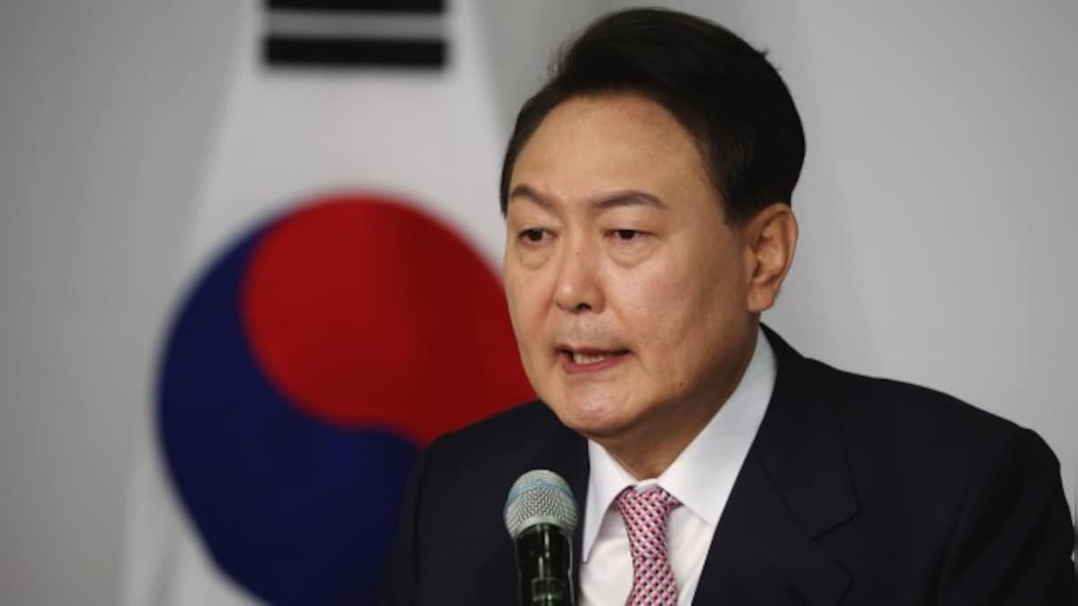 Conservative Yoon Suk-yeol wins tight South Korean presidential race ahead of Lee Jae-myung