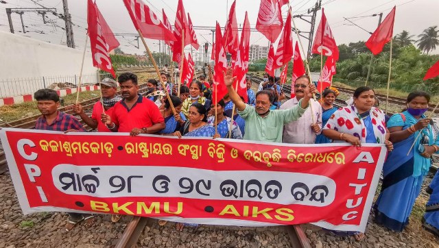 Bharat Bandh Day 2: Unions continue to protest; banking, public transport hit Bharat Bandh Day 2: Unions continue to protest; banking, public transport hit