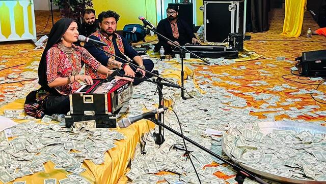 Watch: Gujarati folk singers showered with cash; raise Rs 2.5 crore for Ukrainian refugees Watch: Gujarati folk singers showered with cash; raise Rs 2.5 crore for Ukrainian refugees