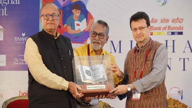 Ranjit Hoskote receives the 