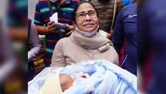 Momo with Mamata Banerjee: Bengal CM dons the chef's hat at local stall in Darjeeling