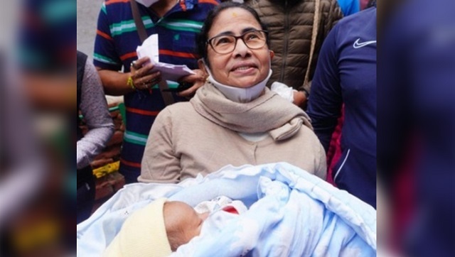Momo with Mamata Banerjee: Bengal CM dons the chef's hat at local stall in Darjeeling Momo with Mamata Banerjee: Bengal CM dons the chef's hat at local stall in Darjeeling