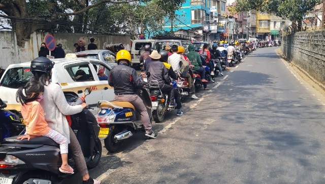 Commuters obeying traffic rules during jam win hearts, check viral ...