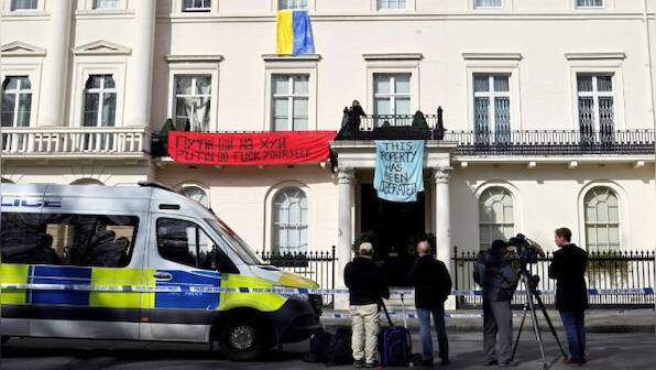Protesters occupy oligarch’s London mansion: How the anger against Russia is spreading to the UK