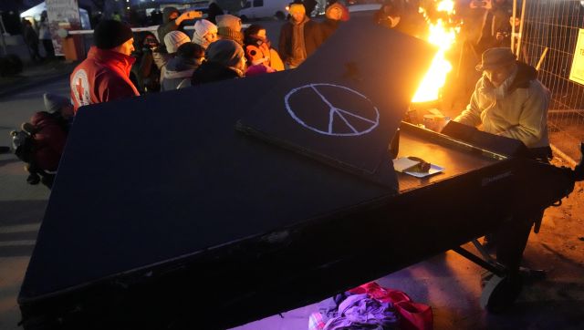 Russia Ukraine conflict: 'Piano Man' from Germany greets Ukrainians at Polish border with 'We are the Champions' Russia Ukraine conflict: 'Piano Man' from Germany greets Ukrainians at Polish border with 'We are the Champions'