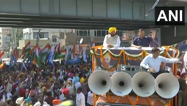 Punjab polls: AAP Amritsar roadshow begins; Kejriwal, Mann visit Golden Temple, Jallianwala Bagh Punjab polls: AAP Amritsar roadshow begins; Kejriwal, Mann visit Golden Temple, Jallianwala Bagh