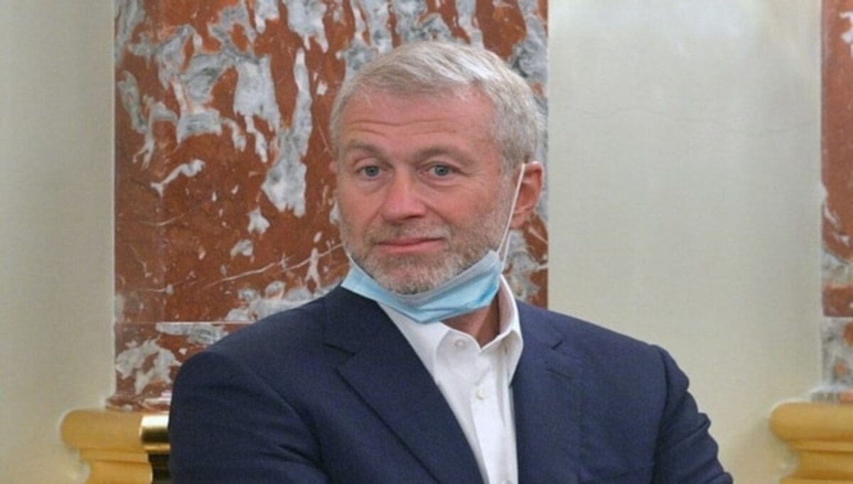 Russian billionaire Abramovich and Ukraine negotiators suffer suspected  poisoning, claims report