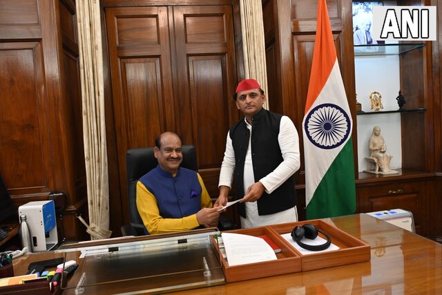 Uttar Pradesh Assembly elections 2022: Akhilesh Yadav, Azam Khan resign from Lok Sabha after being elected as MLAs Uttar Pradesh Assembly elections 2022: Akhilesh Yadav, Azam Khan resign from Lok Sabha after being elected as MLAs