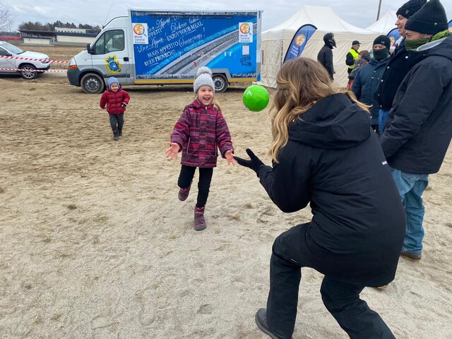 Ukrainian kid interrupts reporter's live at Poland border; watch adorable video here Ukrainian kid interrupts reporter's live at Poland border; watch adorable video here