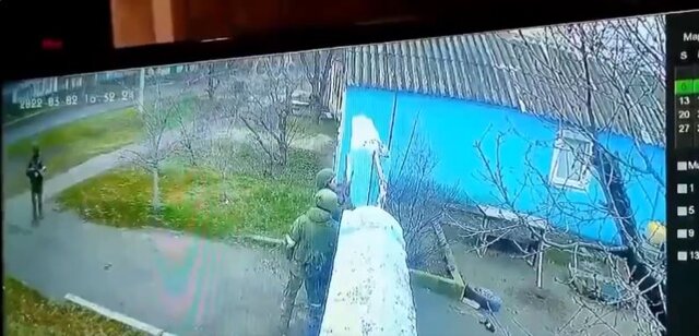 Ukrainian couple confronts Russian soldiers who enter their property; watch video here Ukrainian couple confronts Russian soldiers who enter their property; watch video here