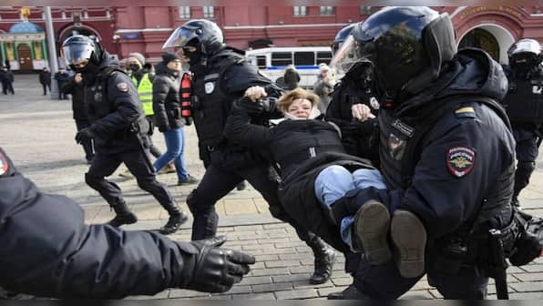 Arrests, job losses, and more: The fate of anti-war protesters in Russia