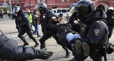Arrests, job losses, and more: The fate of anti-war protesters in Russia