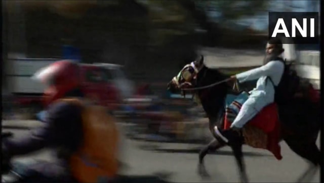 Maharashtra: Man commutes to work on horse amid fuel price hike, watch viral video Maharashtra: Man commutes to work on horse amid fuel price hike, watch viral video
