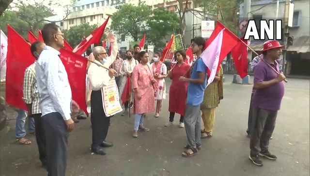 Day 1 of Bharat Bandh: Strike hits banking operations, public transport services in several states Day 1 of Bharat Bandh: Strike hits banking operations, public transport services in several states