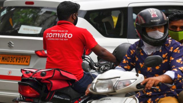 Watch: Zomato delivery agent dances in middle of road to make reel Watch: Zomato delivery agent dances in middle of road to make reel
