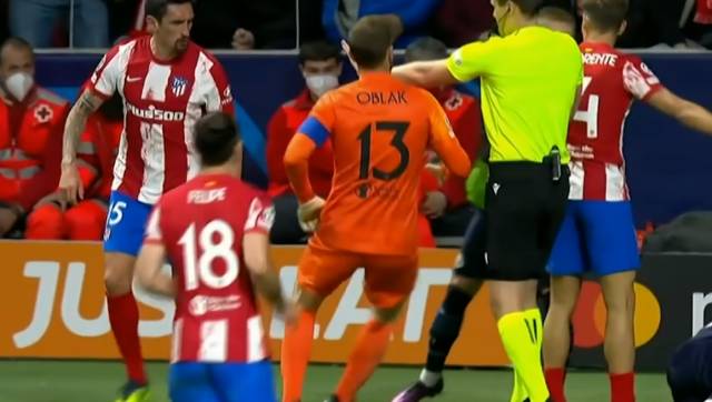 Soon more Atletico Madrid players came to the scene with referee looked in command of the situation but things were just starting off.