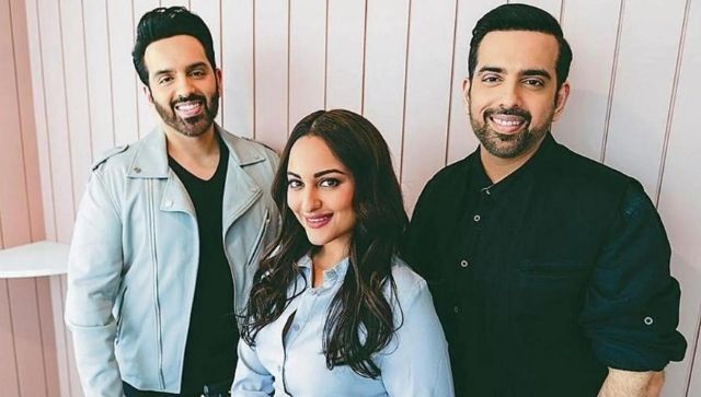 Sonakshi, Luv & Kussh’s entrepreneurial art venture drives its inaugural exhibition into the spotlight Sonakshi, Luv & Kussh’s entrepreneurial art venture drives its inaugural exhibition into the spotlight