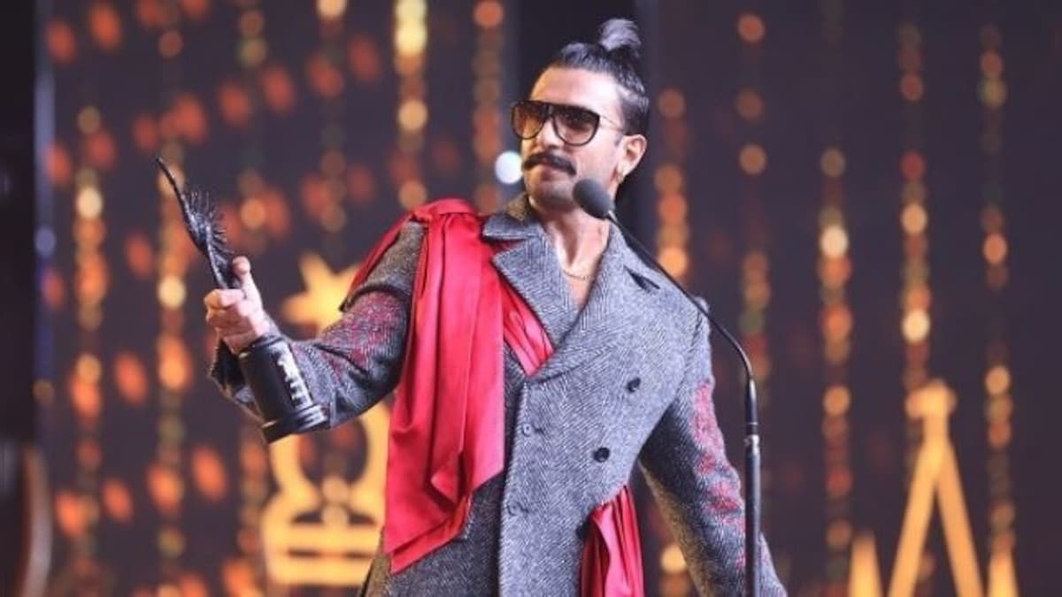 IIFA 2022: Ranveer Singh is all buckled up for his performance