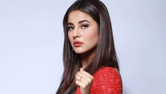 Shehnaz Gills performs Giddah with family as she visits home Shehnaz Gills performs Giddah with family as she visits home