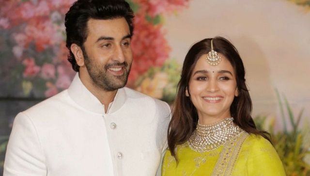 Ranbir-Alia Wedding Updates: Karan Johar, Kareena Kapoor, Karisma Kapoor arrive at the venue Ranbir-Alia Wedding Updates: Karan Johar, Kareena Kapoor, Karisma Kapoor arrive at the venue