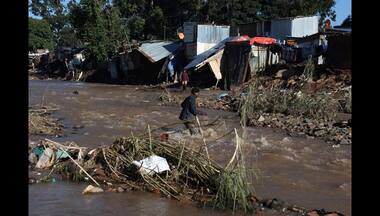 South Africa floods: 400 dead, 40,000 rendered homeless as flooding continues in Durban