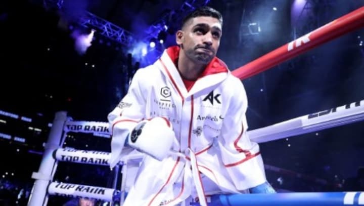 Former boxing world champion Amir Khan robbed at gunpoint
