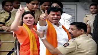 Hanuman Chalisa row: Amravati MP Navneet Rana lodged in Byculla jail, husband shifted to prison in Navi Mumbai
