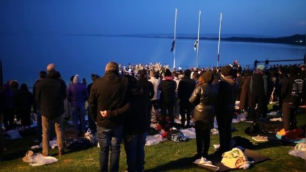 Travellers from Australia and New Zealand remember fallen Anzacs at Gallipoli battlefields, along with Turkish and other nations' dignitaries