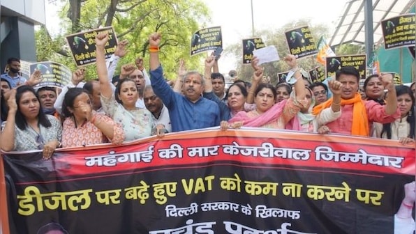 Delhi: BJP holds protest against AAP government for not reducing VAT on petrol, diesel