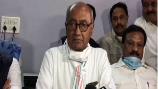 Like in Maharashtra, BJP should have made Jyotirao Scindia MP CM, Chouhan his deputy: Digvijaya Like in Maharashtra, BJP should have made Jyotirao Scindia MP CM, Chouhan his deputy: Digvijaya