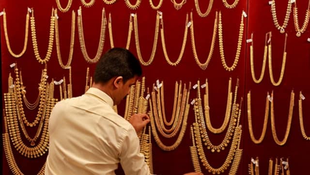 Precio del oro hoy: 10 gramos de 24 quilates vendidos a 51.490 rupias;  plata a 60.800 rupias por kilo